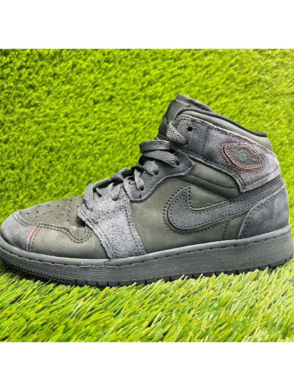 Nike Air Jordan 1 Mid SE Craft Boys Size 4Y Black Athletic Suede Shoes Sneakers